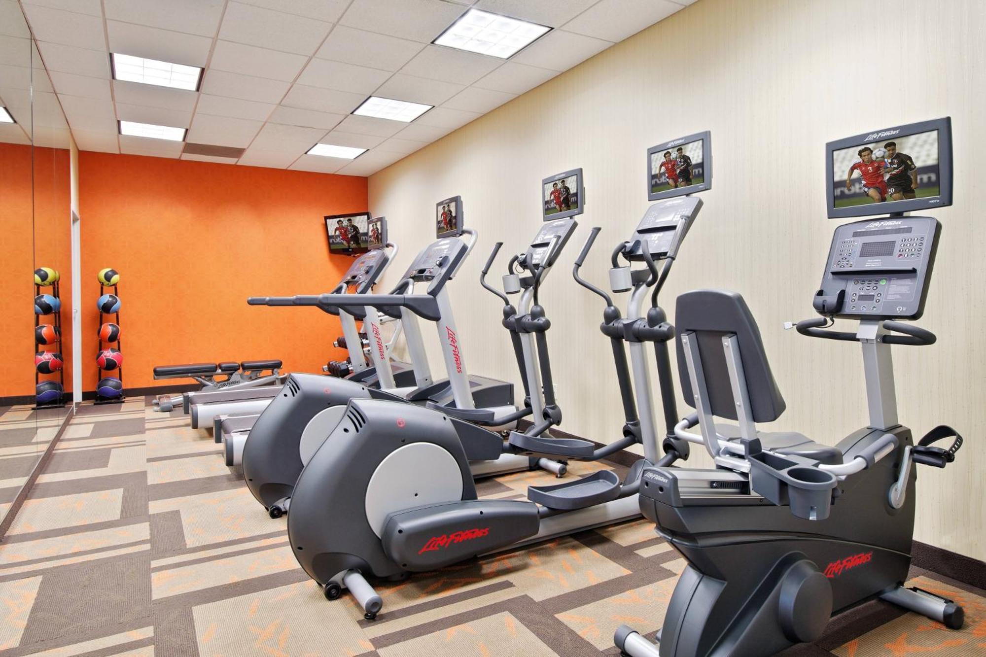 Courtyard By Marriott Little Rock Downtown Hotel Екстериор снимка