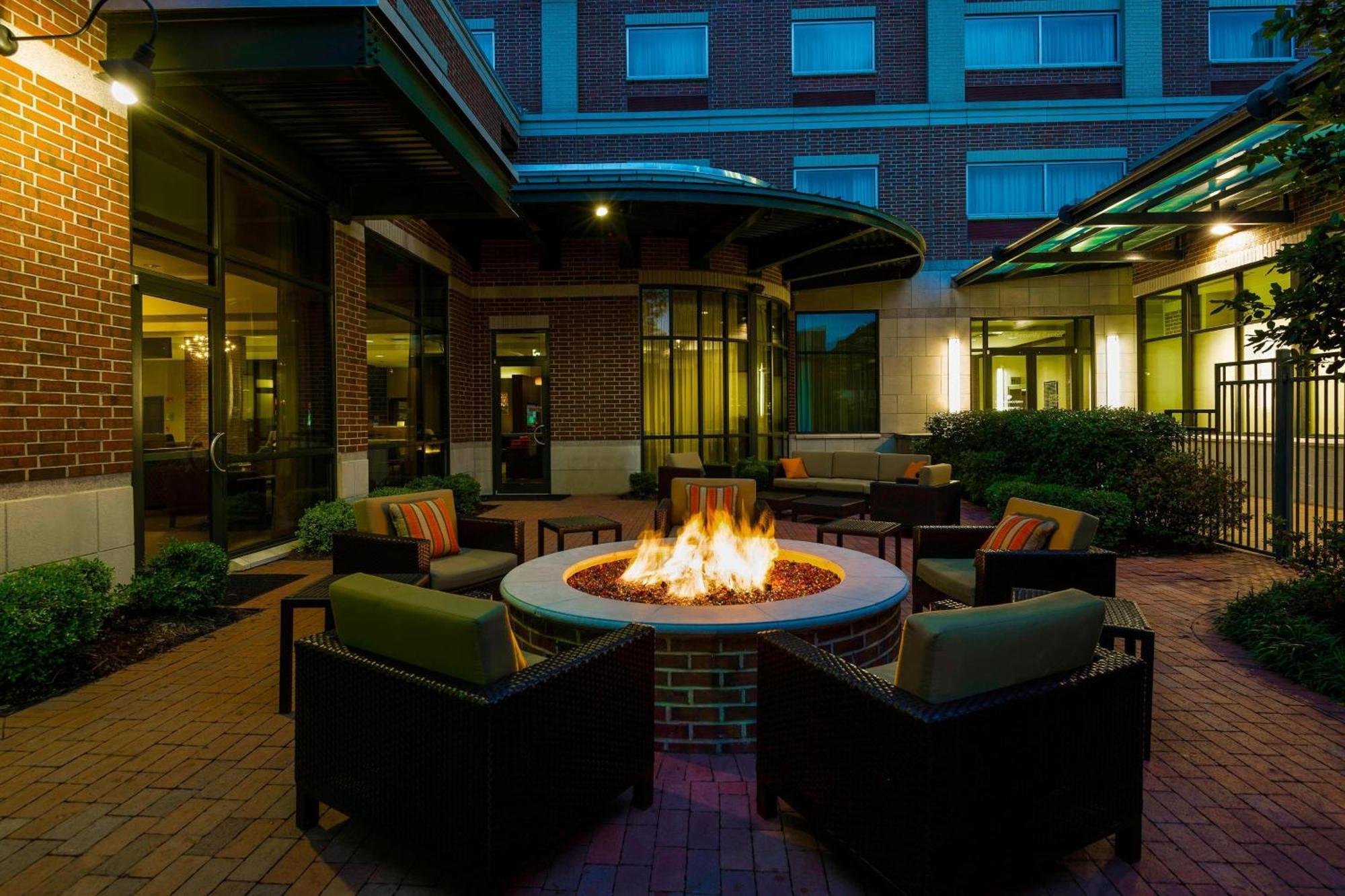 Courtyard By Marriott Little Rock Downtown Hotel Екстериор снимка