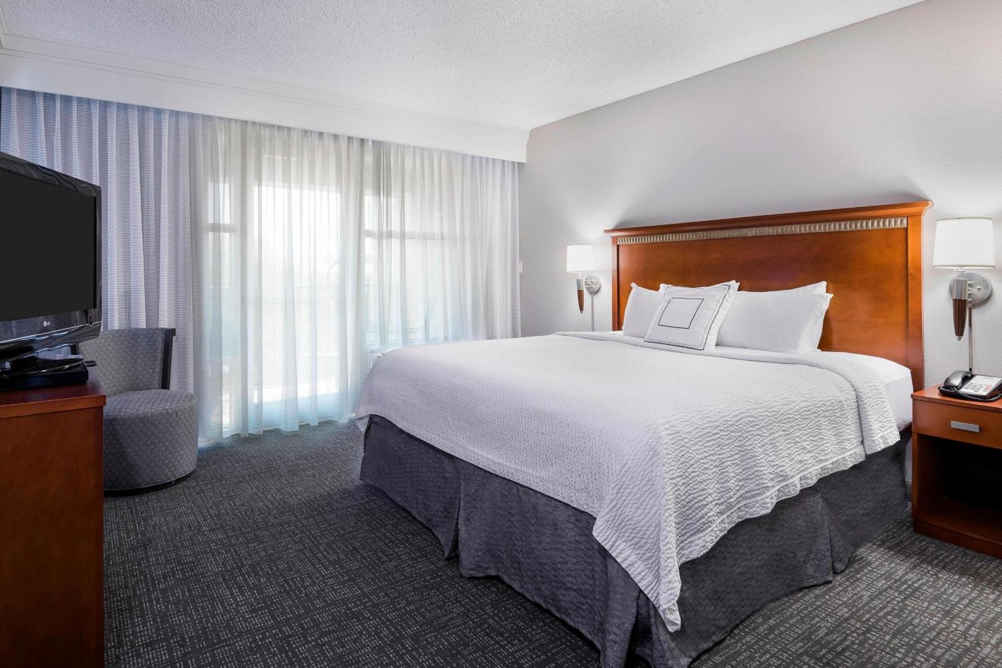 Courtyard By Marriott Little Rock Downtown Hotel Екстериор снимка