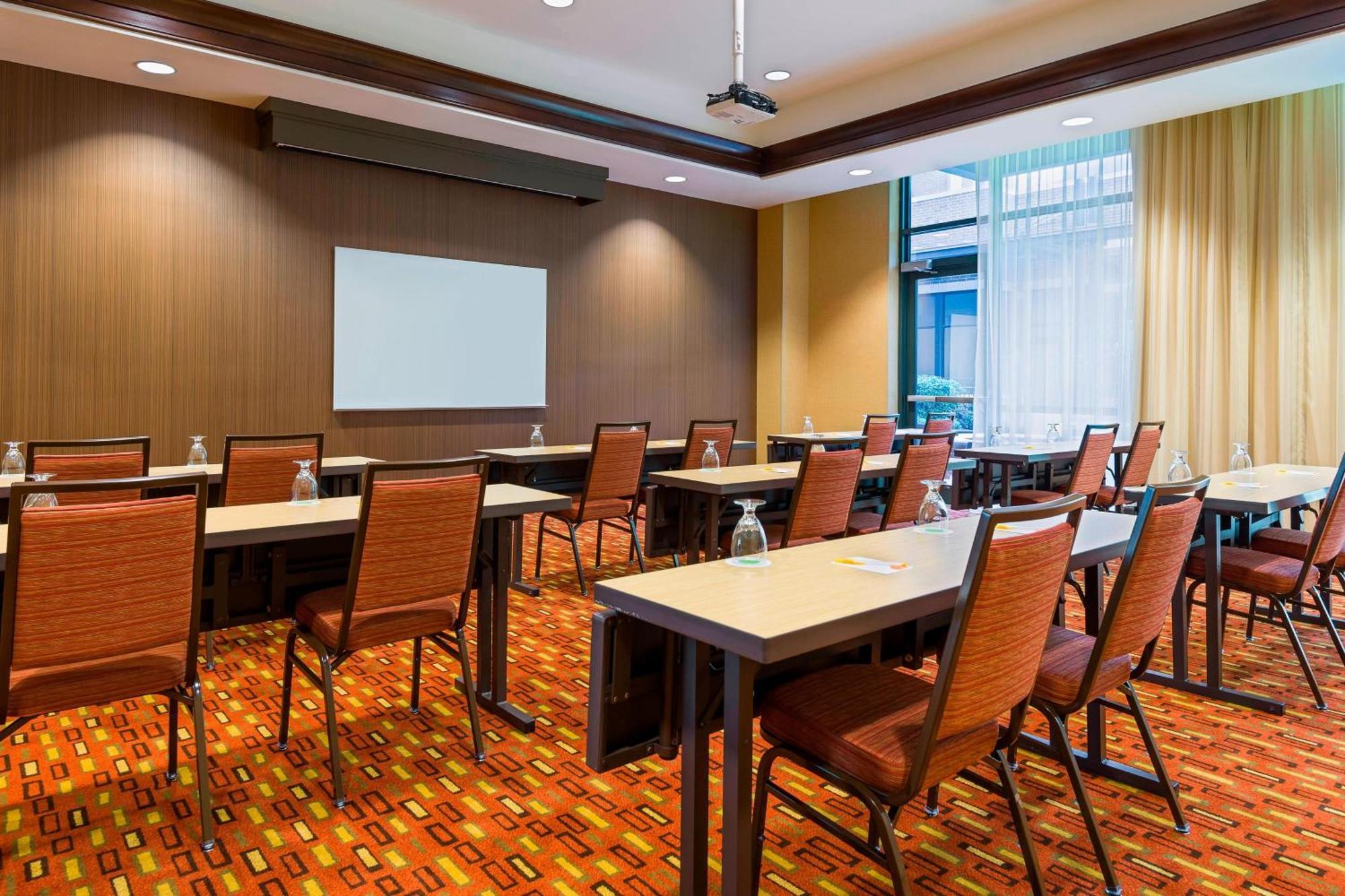 Courtyard By Marriott Little Rock Downtown Hotel Екстериор снимка