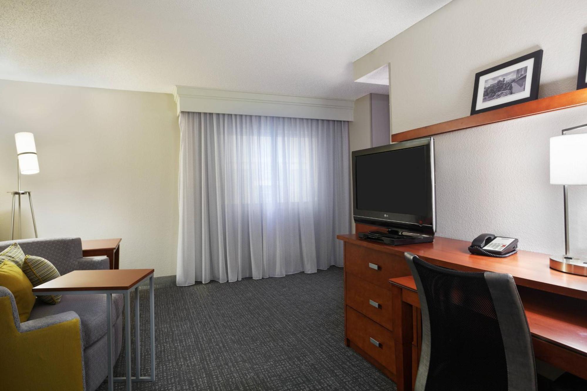 Courtyard By Marriott Little Rock Downtown Hotel Екстериор снимка