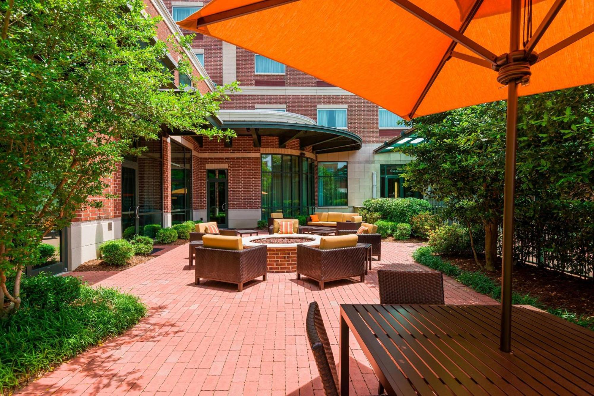 Courtyard By Marriott Little Rock Downtown Hotel Екстериор снимка