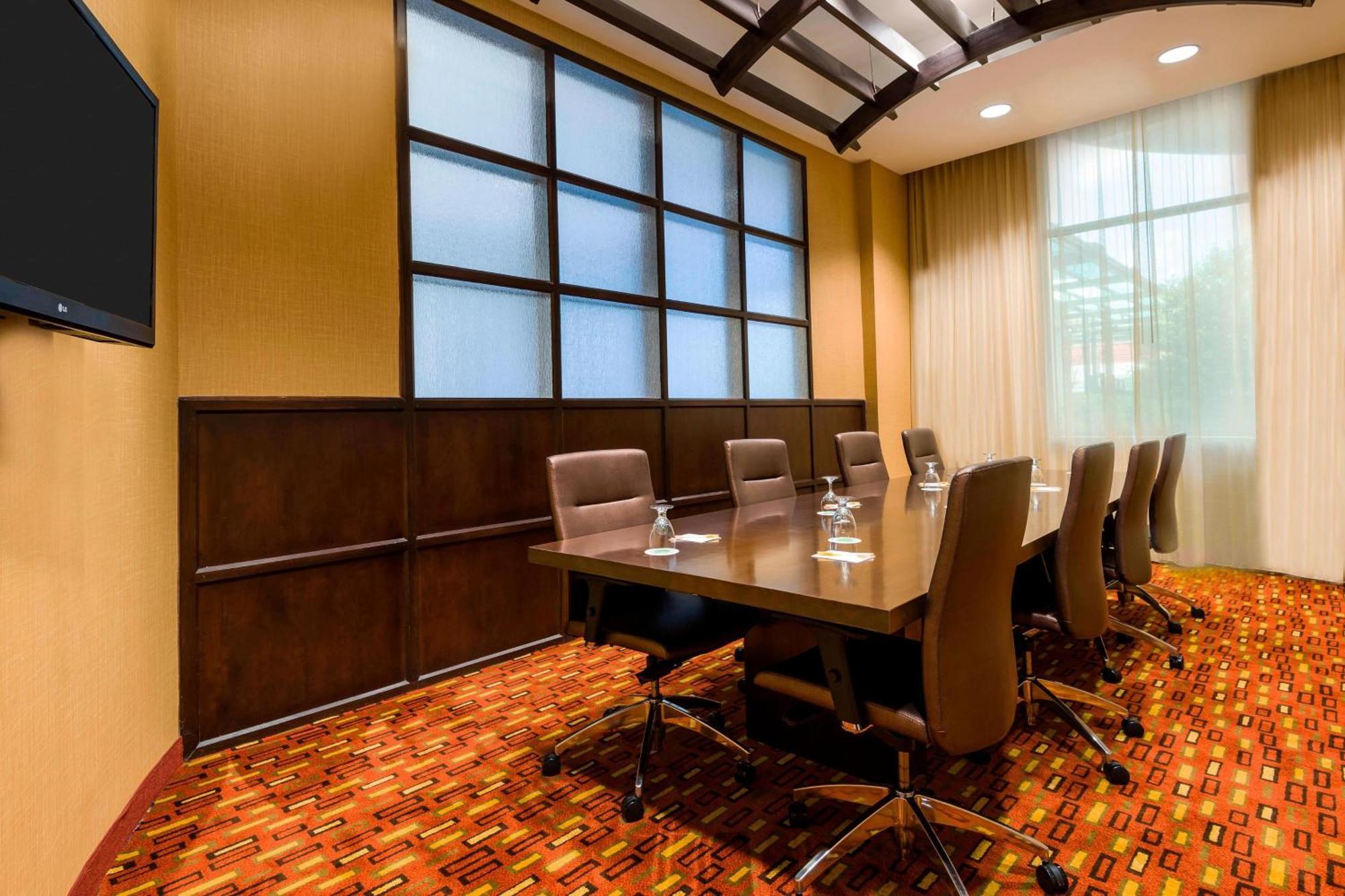 Courtyard By Marriott Little Rock Downtown Hotel Екстериор снимка