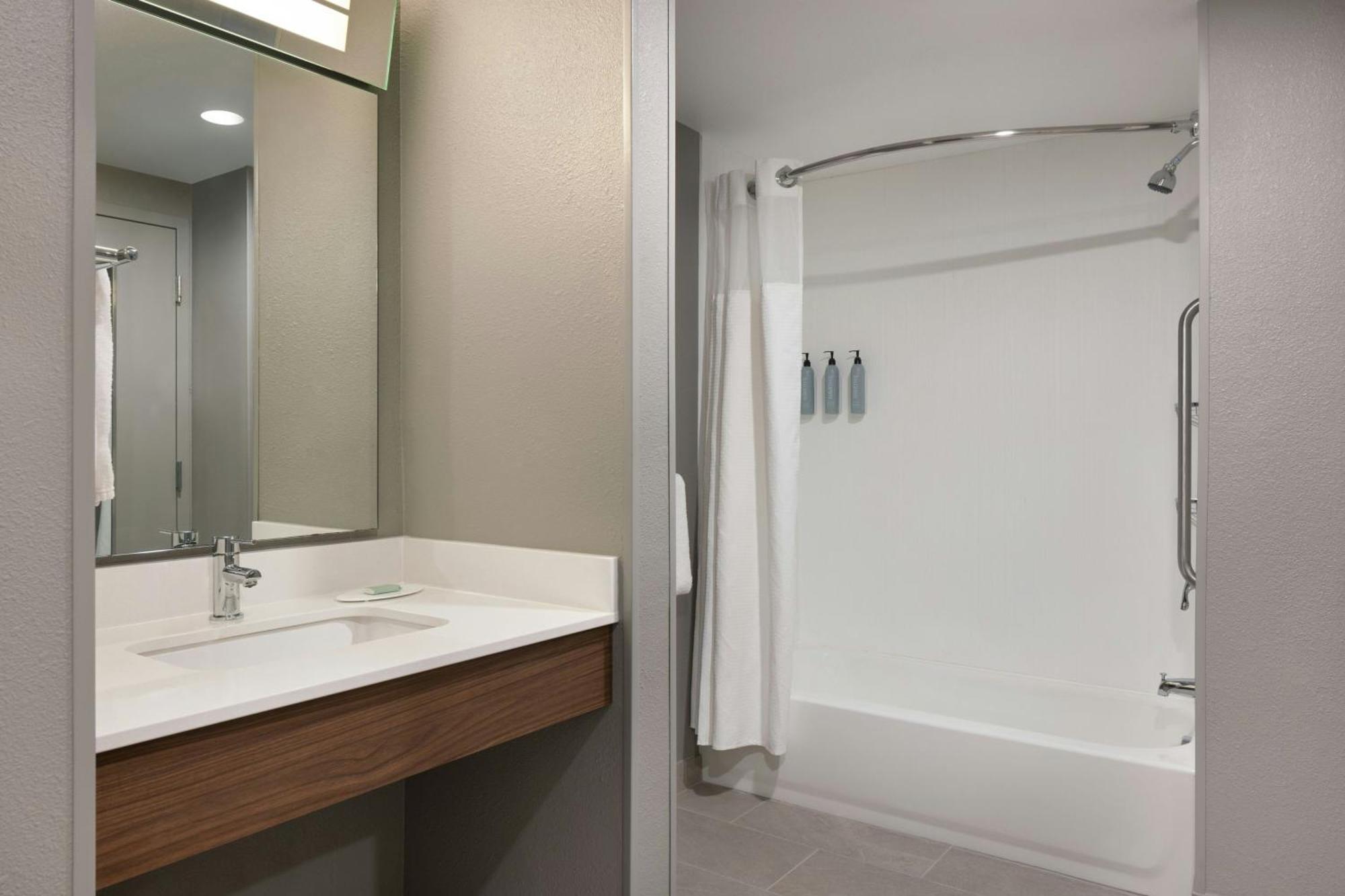 Courtyard By Marriott Little Rock Downtown Hotel Екстериор снимка