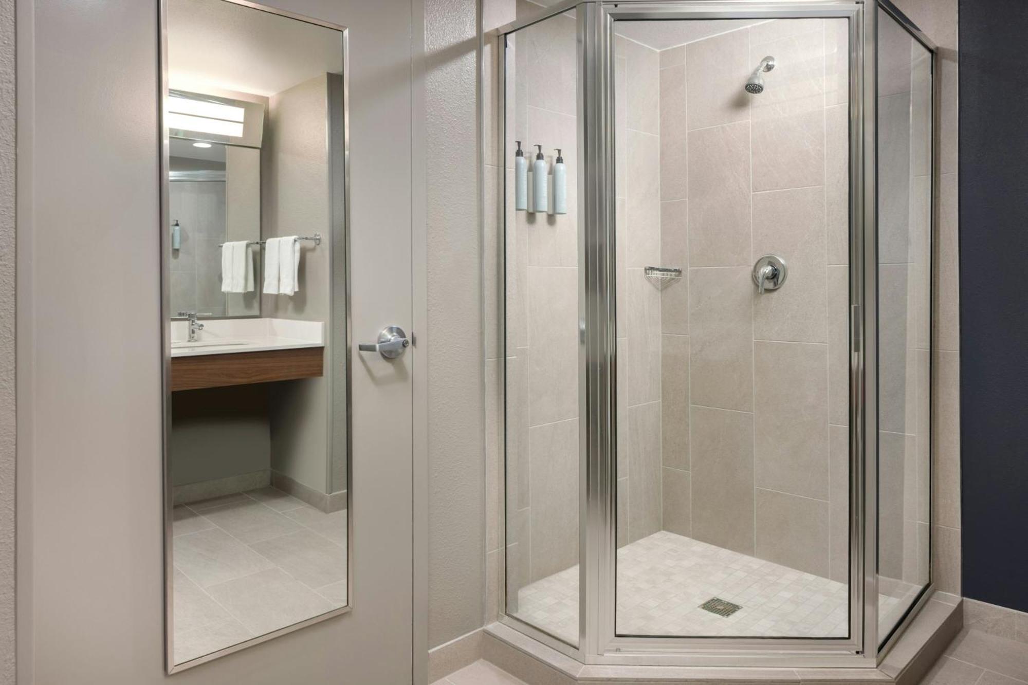 Courtyard By Marriott Little Rock Downtown Hotel Екстериор снимка