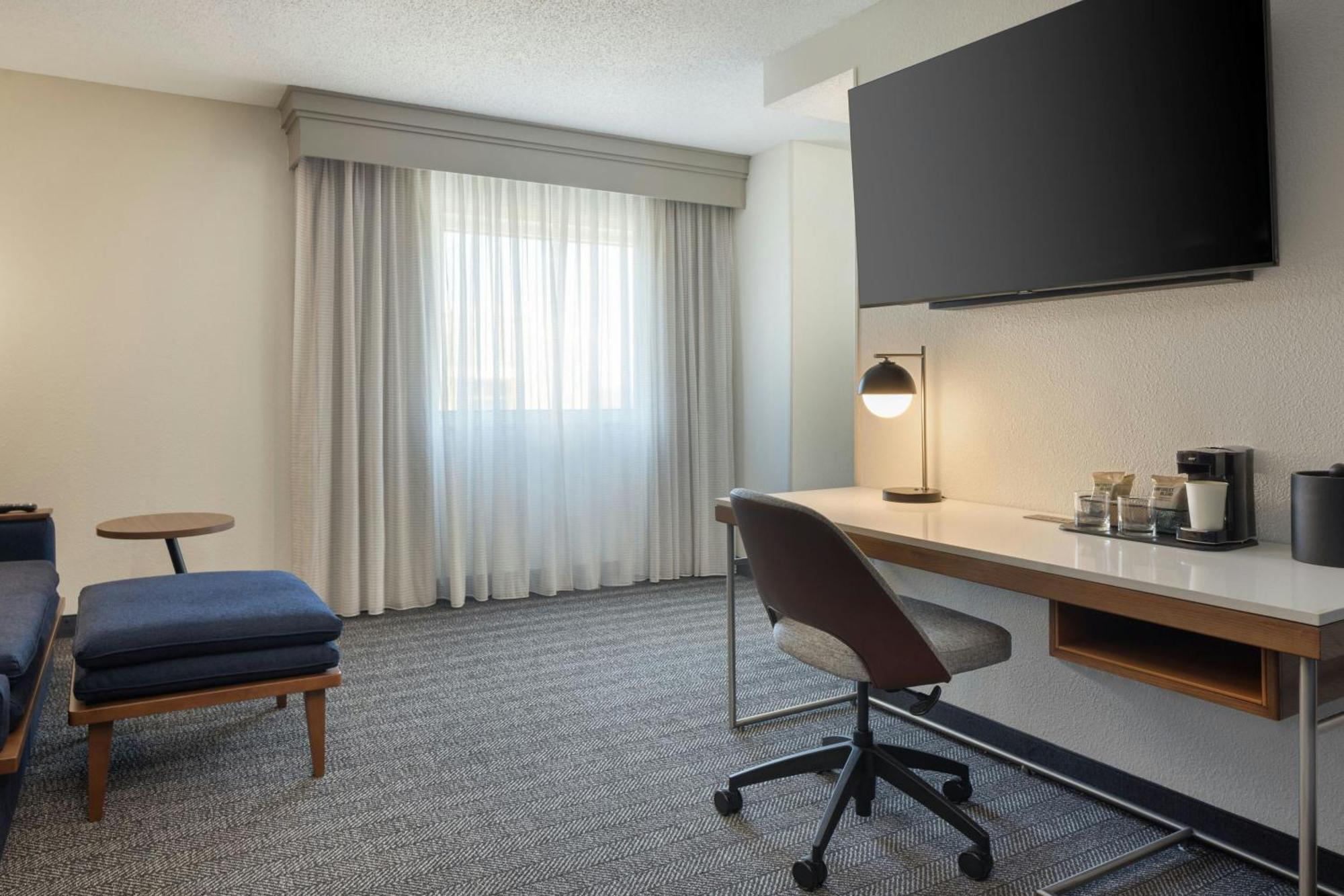 Courtyard By Marriott Little Rock Downtown Hotel Екстериор снимка