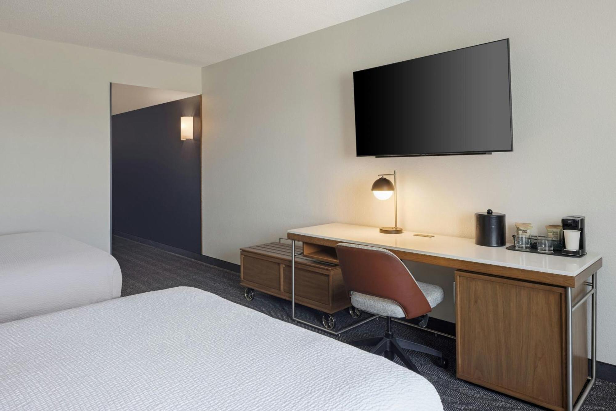 Courtyard By Marriott Little Rock Downtown Hotel Екстериор снимка